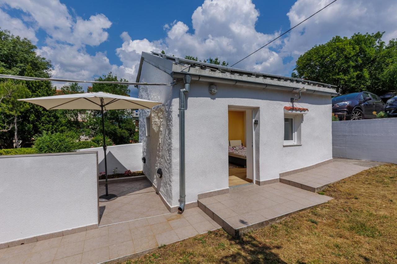 Charming Studio With Hot Tube, Terrace, Barbecue And Garden Kraljevica Exterior foto