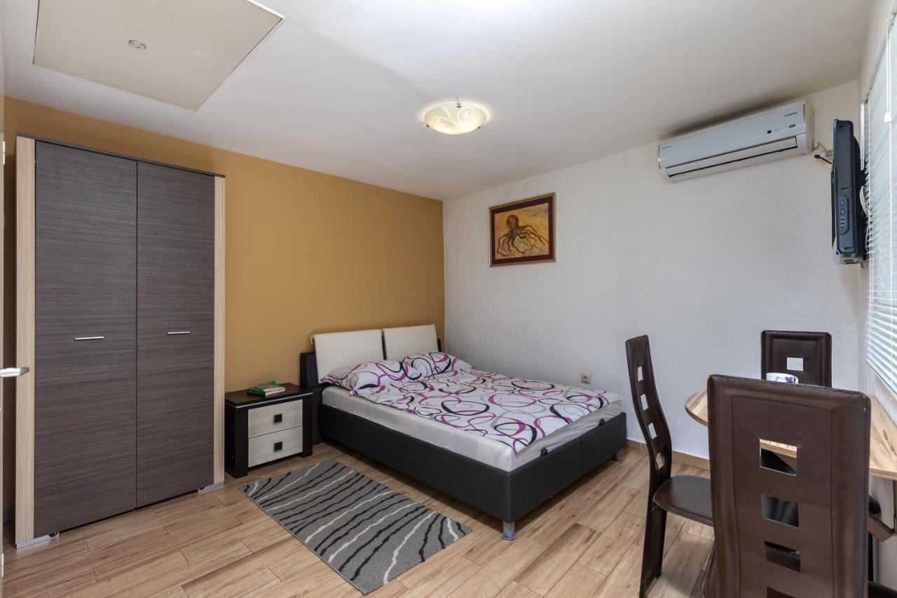 Charming Studio With Hot Tube, Terrace, Barbecue And Garden Kraljevica Exterior foto