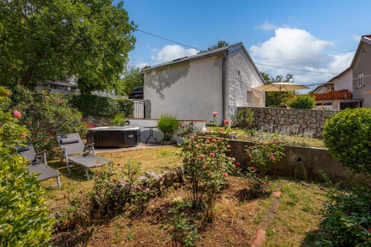 Charming Studio With Hot Tube, Terrace, Barbecue And Garden Kraljevica Exterior foto