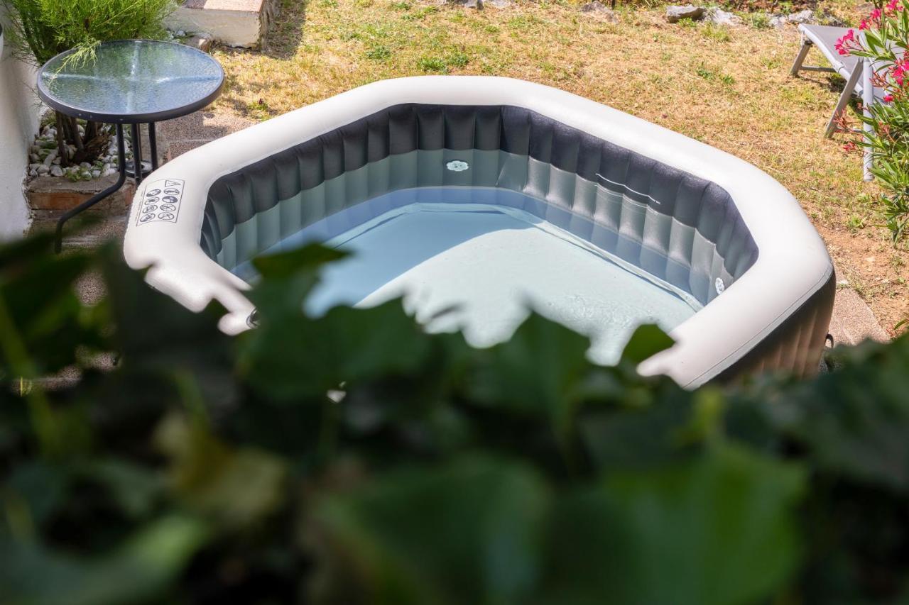 Charming Studio With Hot Tube, Terrace, Barbecue And Garden Kraljevica Exterior foto