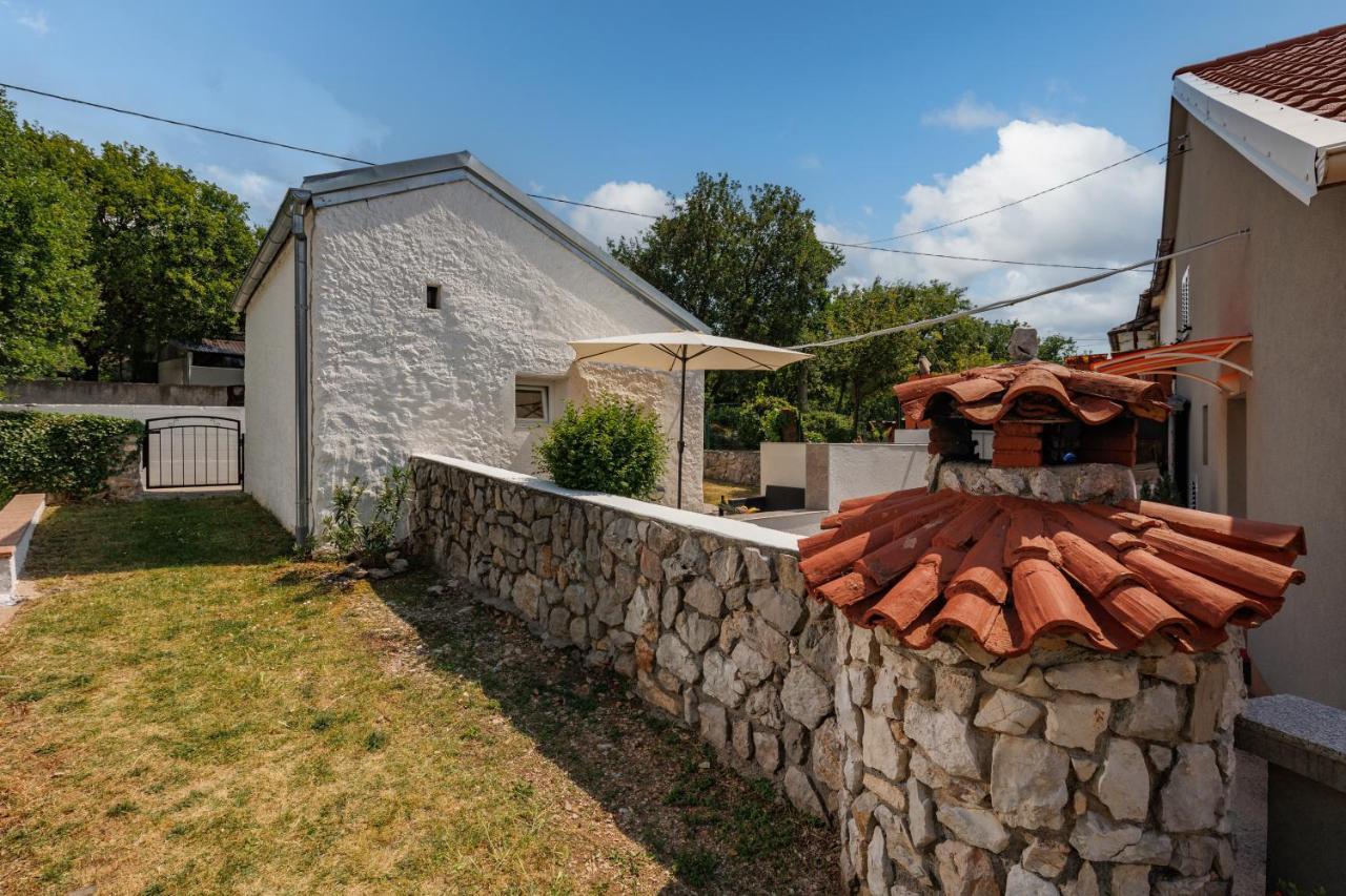 Charming Studio With Hot Tube, Terrace, Barbecue And Garden Kraljevica Exterior foto