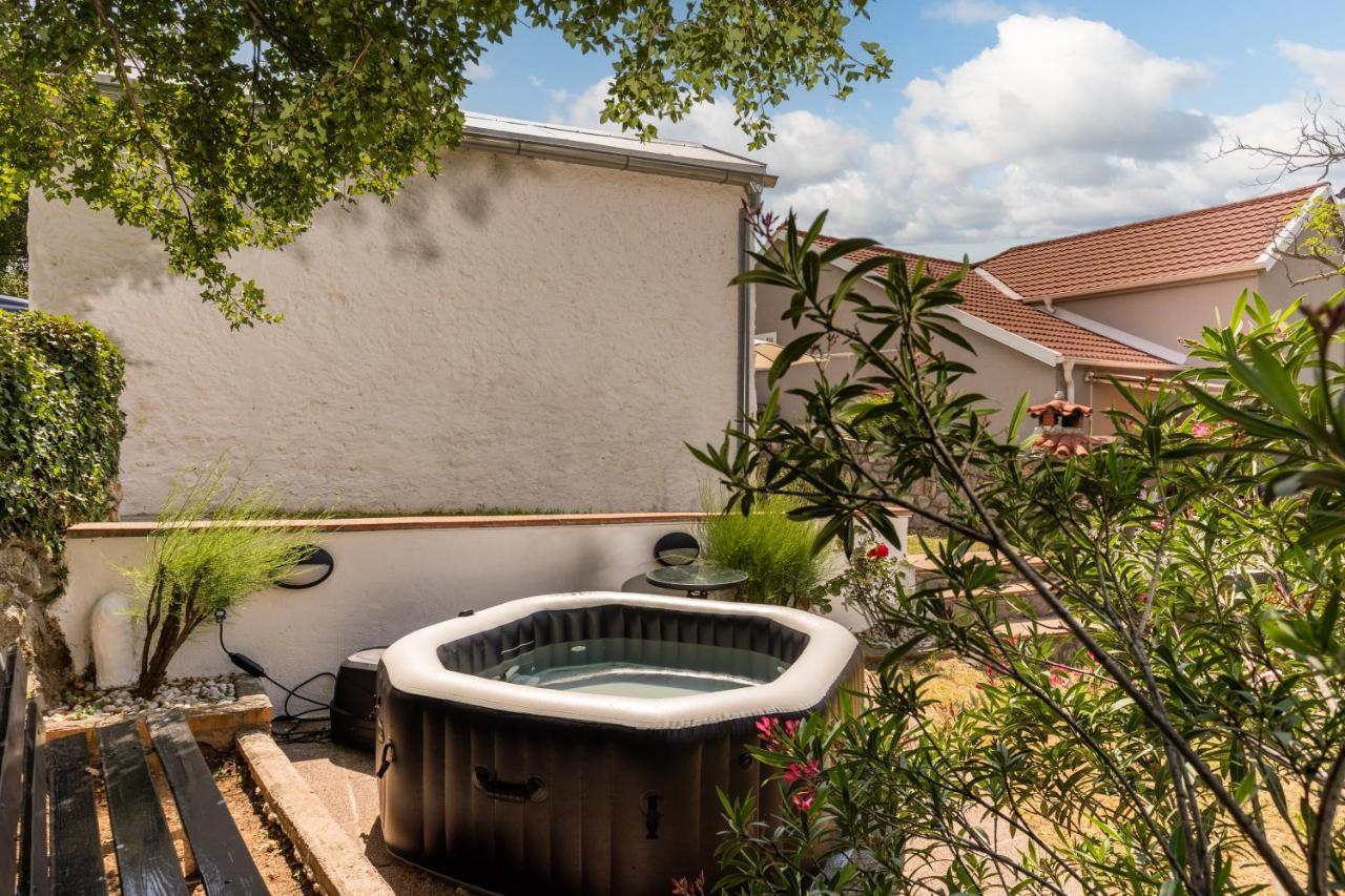 Charming Studio With Hot Tube, Terrace, Barbecue And Garden Kraljevica Exterior foto